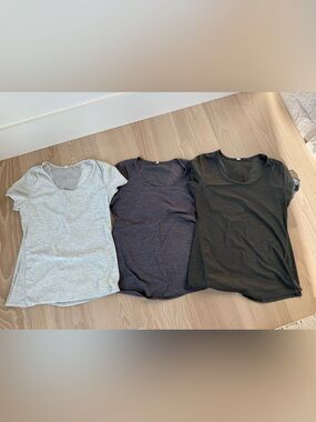Old Navy Women’s Short Sleeve Scoop Neck Tee - Light Gray, Navy, Black